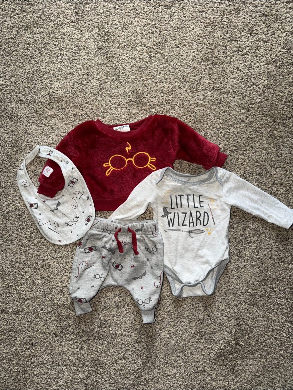 NWoT Harry Potter Baby Newborn NB 4 Piece Outfit Set Little Wizard Sweater Bib